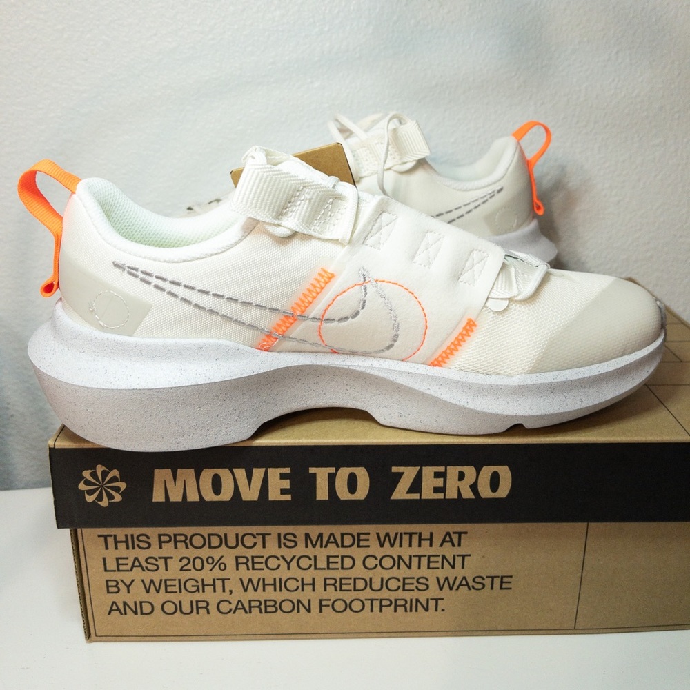 BNWB YOUTH SIZE NIKES - Picture 3 of 7